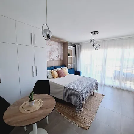 アパート Pool View One-Bedroom Apartment At Caesar Resort Complex Vokolidha