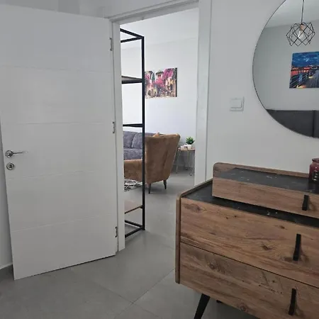 Pool View One-bedroom At Caesar Complex * Vokolidha