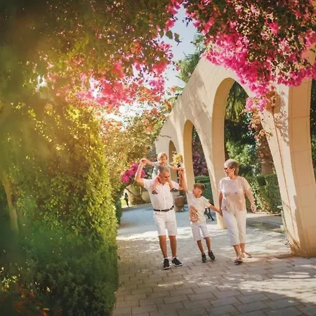 Pool View One-bedroom At Caesar Complex *