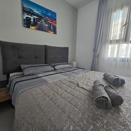 Pool View One-bedroom At Caesar Complex Vokolidha