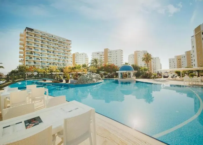 Pool View One-bedroom At Caesar Complex Vokolidha