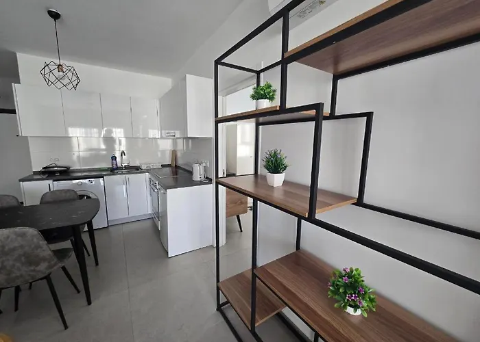 Pool View One-bedroom At Caesar Complex * Vokolidha