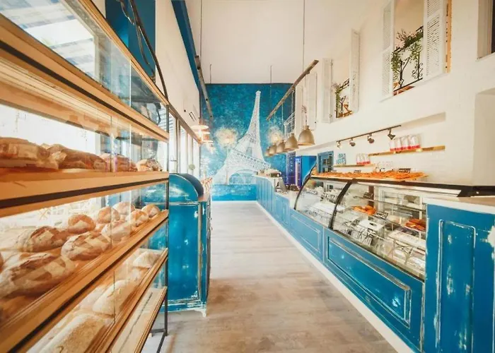 Pool View One-bedroom At Caesar Complex *